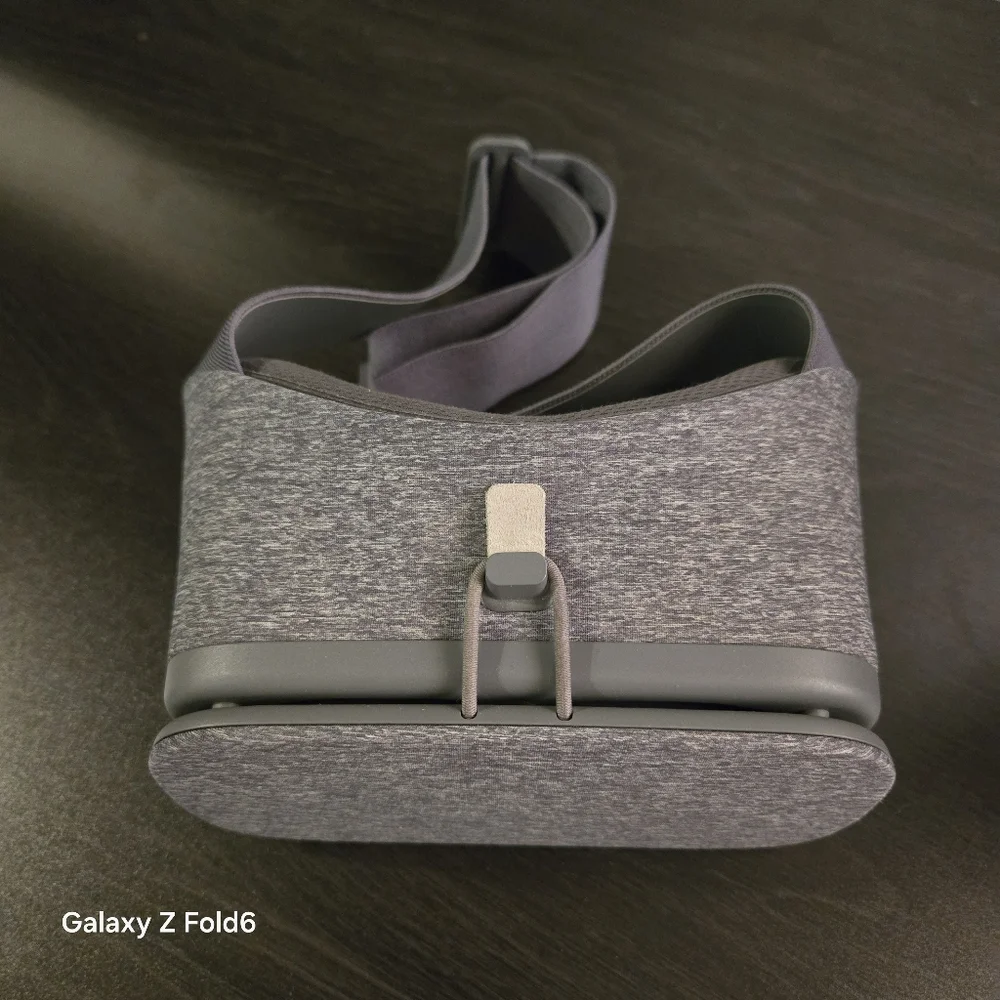 Google Daydream View VR Headset Grey Slate Smartphone Virtual Reality Controller